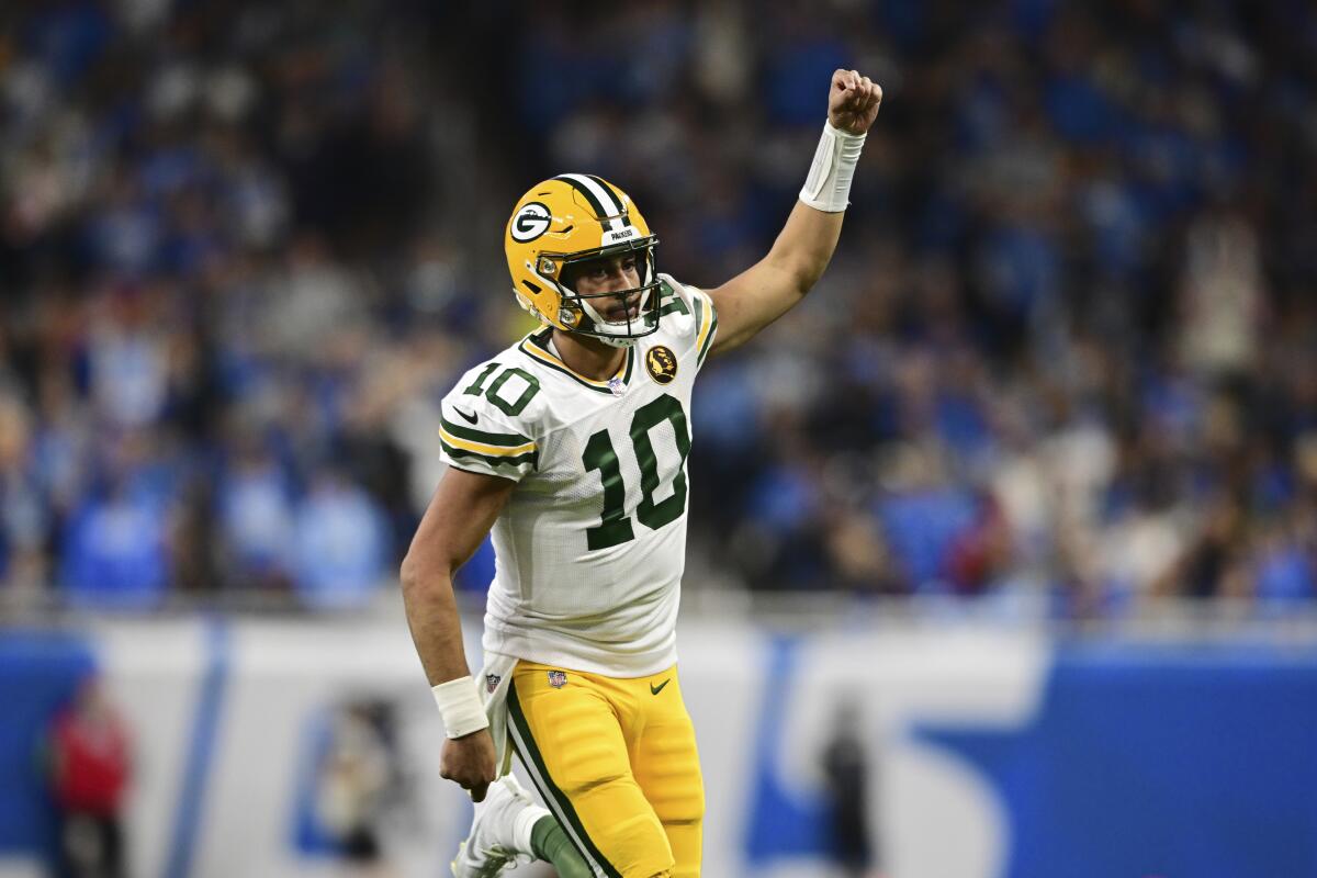 Packers beat Lions, Cowboys top Commanders, and 49ers roll past